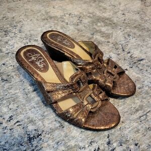 Life Stride Bronze Textured Sandals